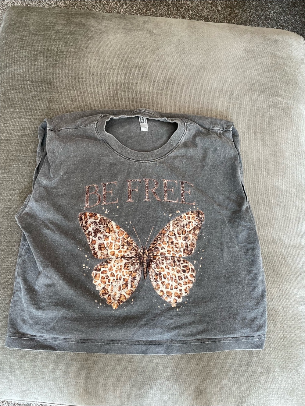 American Apparel Gray Short Sleeve Tee with Leopard Butterfly Graphic - Picture 3 of 4